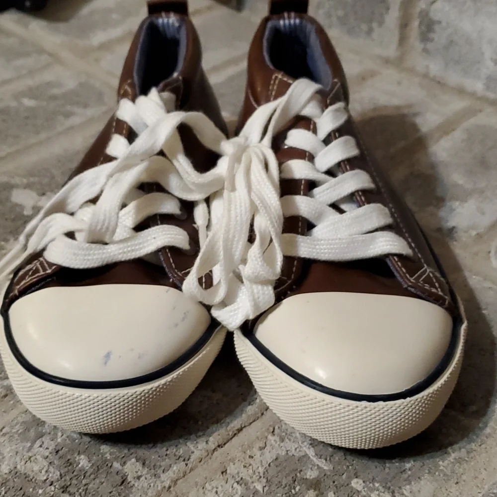 Tommy Hilfiger Shoes size 2 dark brown sneakers shoes kids